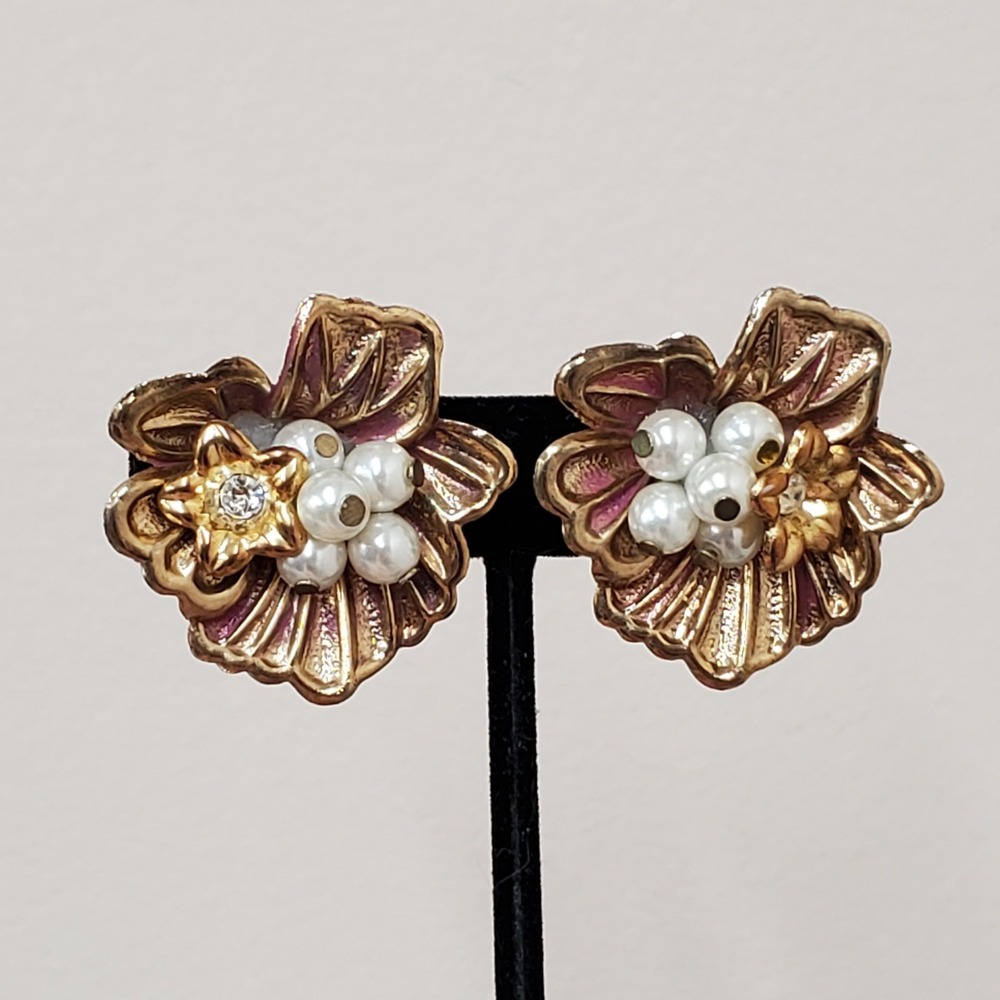 Vintage Faux Pearl Gold Tone Bold Flower Clip Earrings - Lightweight